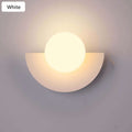 Lampa Ścienna Metalowa w Kształcie Półksiężyca. Dostępna w 2 różnych rozmiarach i różnych kolorach.