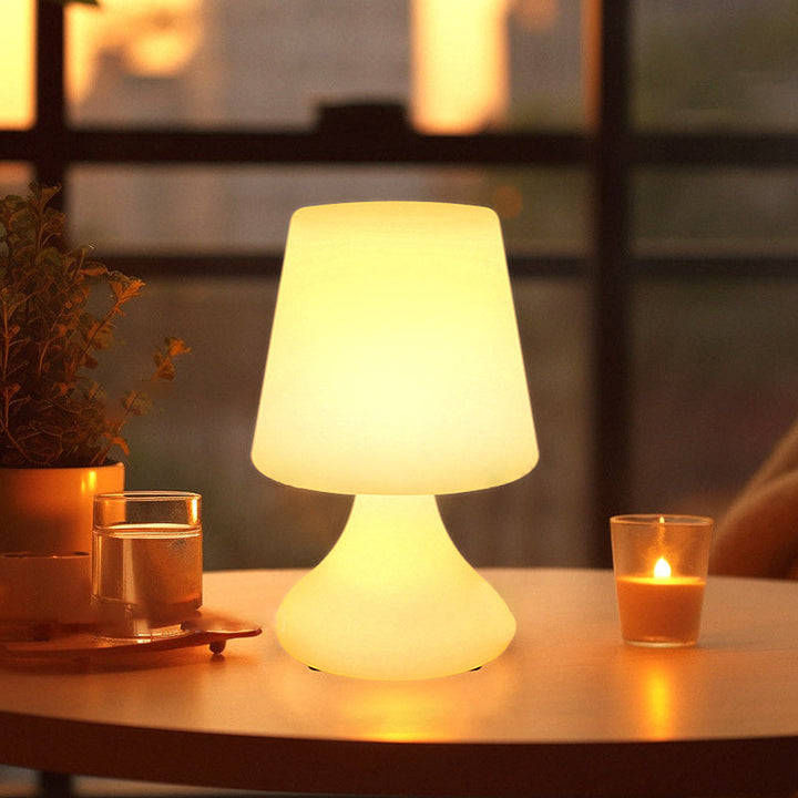 Nowoczesna minimalistyczna lampa stołowa LED w kształcie kubka PE z USB, nocna lampka do użytku na zewnątrz |