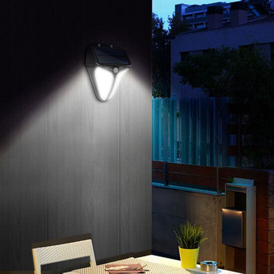 Inteligentna solarna trójkątna zewnętrzna wodoodporna lampa LED z czujnikiem ruchu na ścianę
