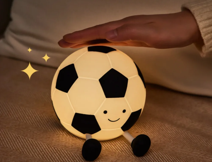 Ładowana Lampa Nocna w Kształcie Piłki Nożnej – GlowKick