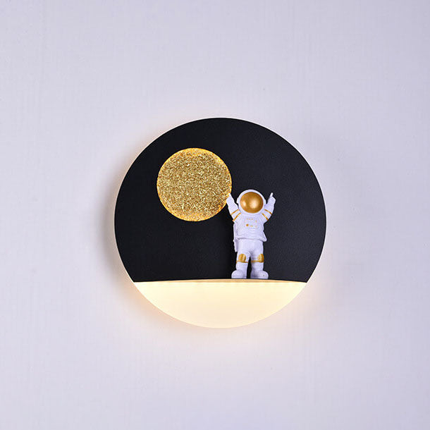 Współczesna Kreatywna Okrągła Lampa Ścienna LED Astronauta z Żelaza i Żywicy do Sypialni