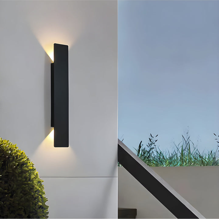Lampa ścienna LED odporna na warunki atmosferyczne w nowoczesnym stylu, wykonana z aluminium do użytku na zewnątrz