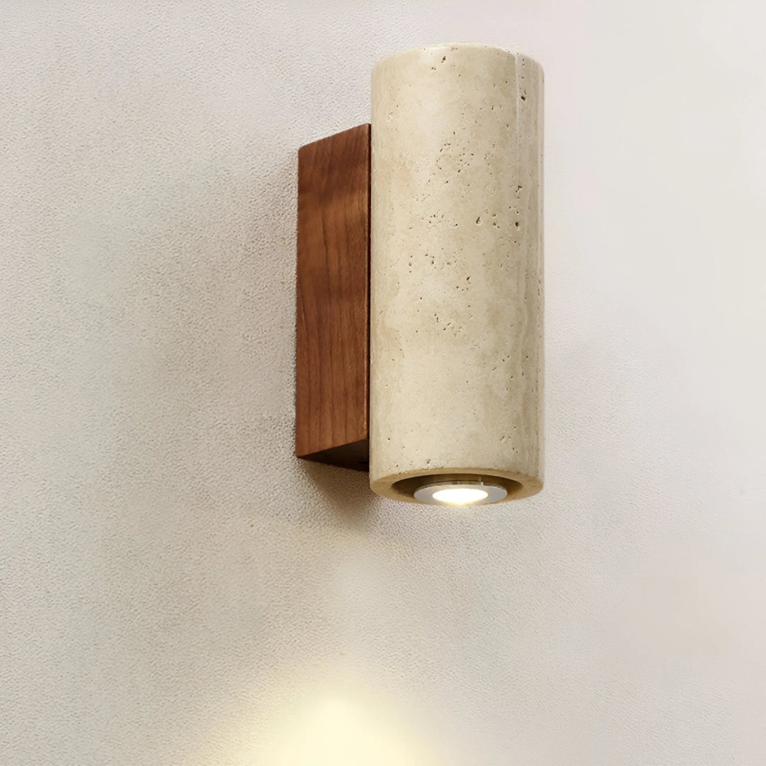 StoneLuxe – Naturalna Lampa Ścienna z Trawertynu