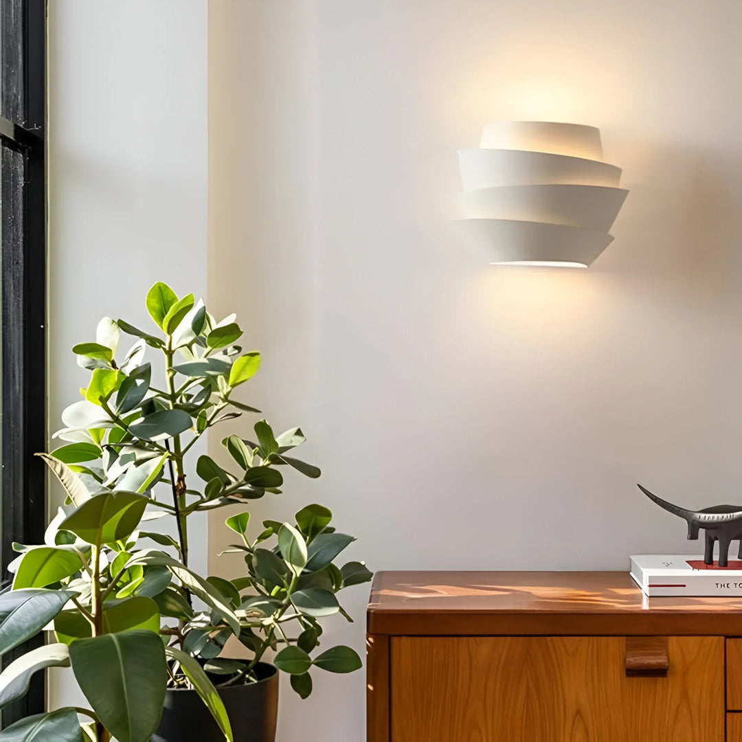 SolaraGlow – Lampa Ścienna inspirowana Francją