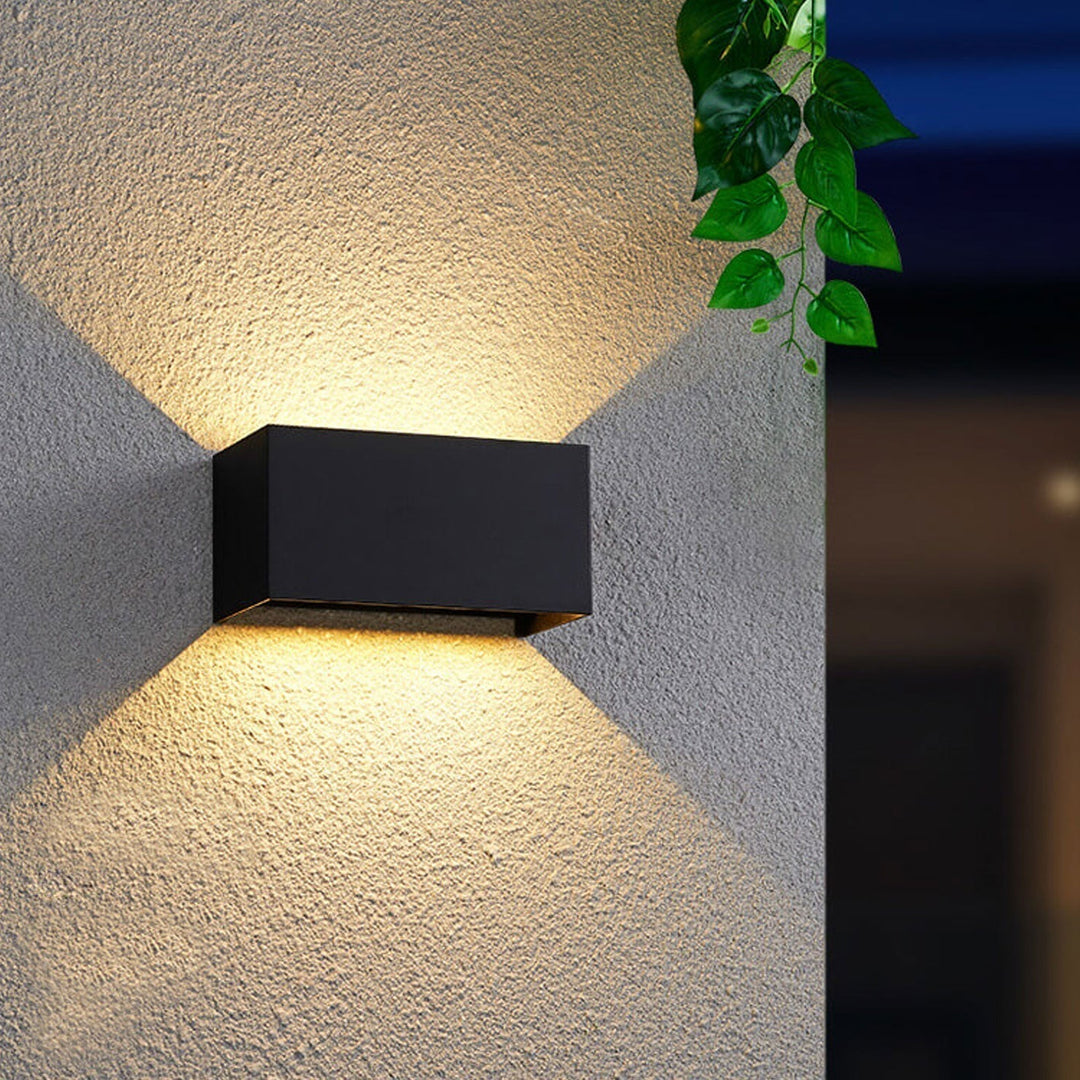 Nowoczesna wodoodporna prostokątna lampa LED na ścianę do użytku zewnętrznego z oświetleniem górnym i dolnym