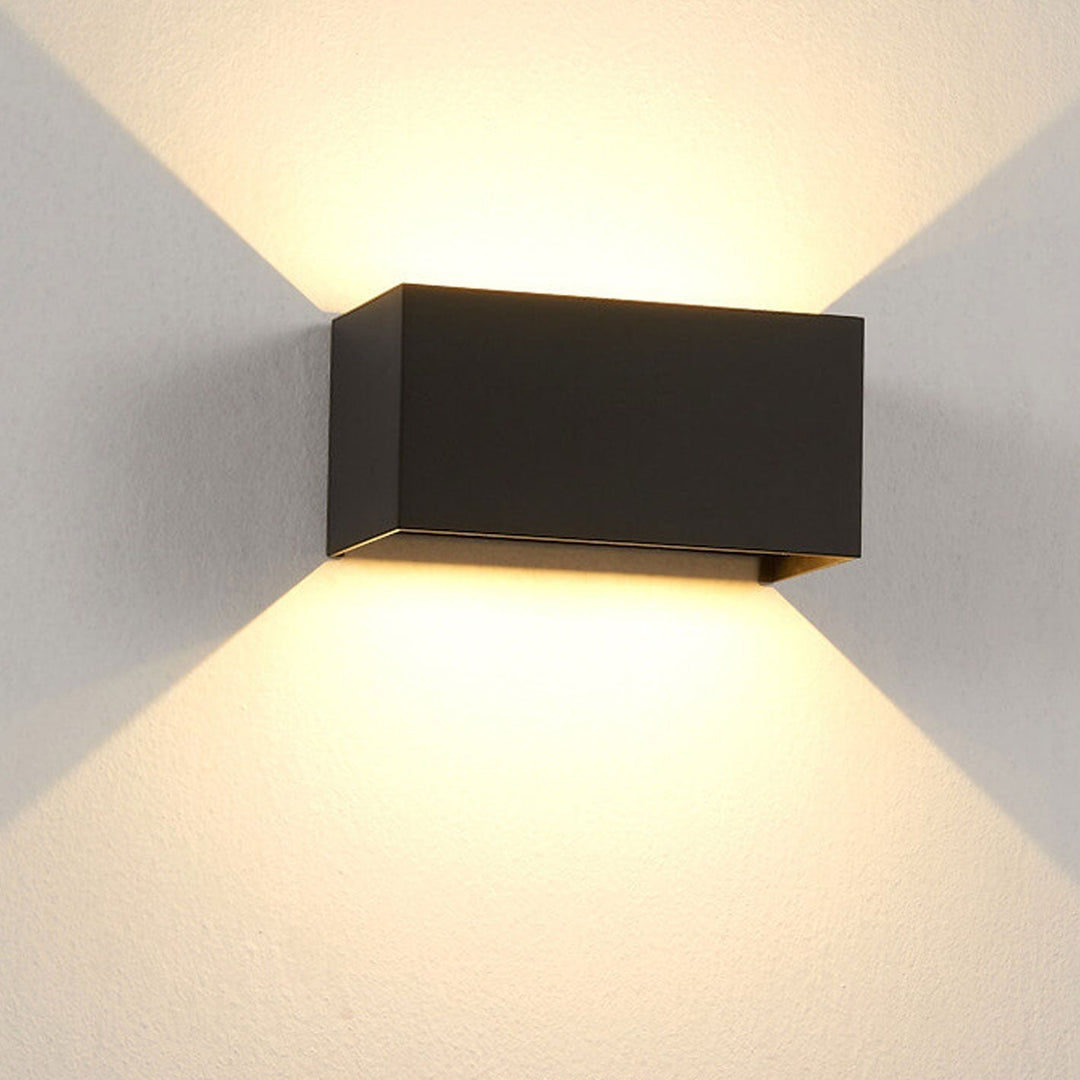 Nowoczesna wodoodporna prostokątna lampa LED na ścianę do użytku zewnętrznego z oświetleniem górnym i dolnym