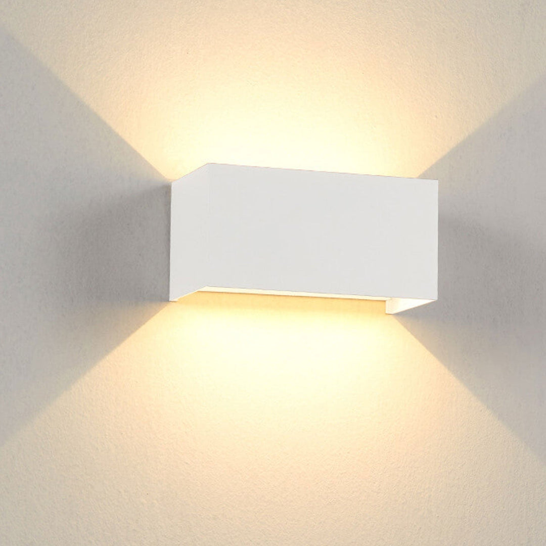 Nowoczesna wodoodporna prostokątna lampa LED na ścianę do użytku zewnętrznego z oświetleniem górnym i dolnym