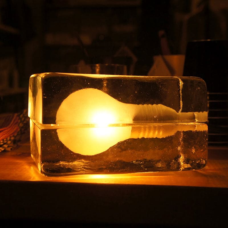 BrightCube – Minimalistyczna Lampa Stołowa z Przezroczystą Szklaną Kostką