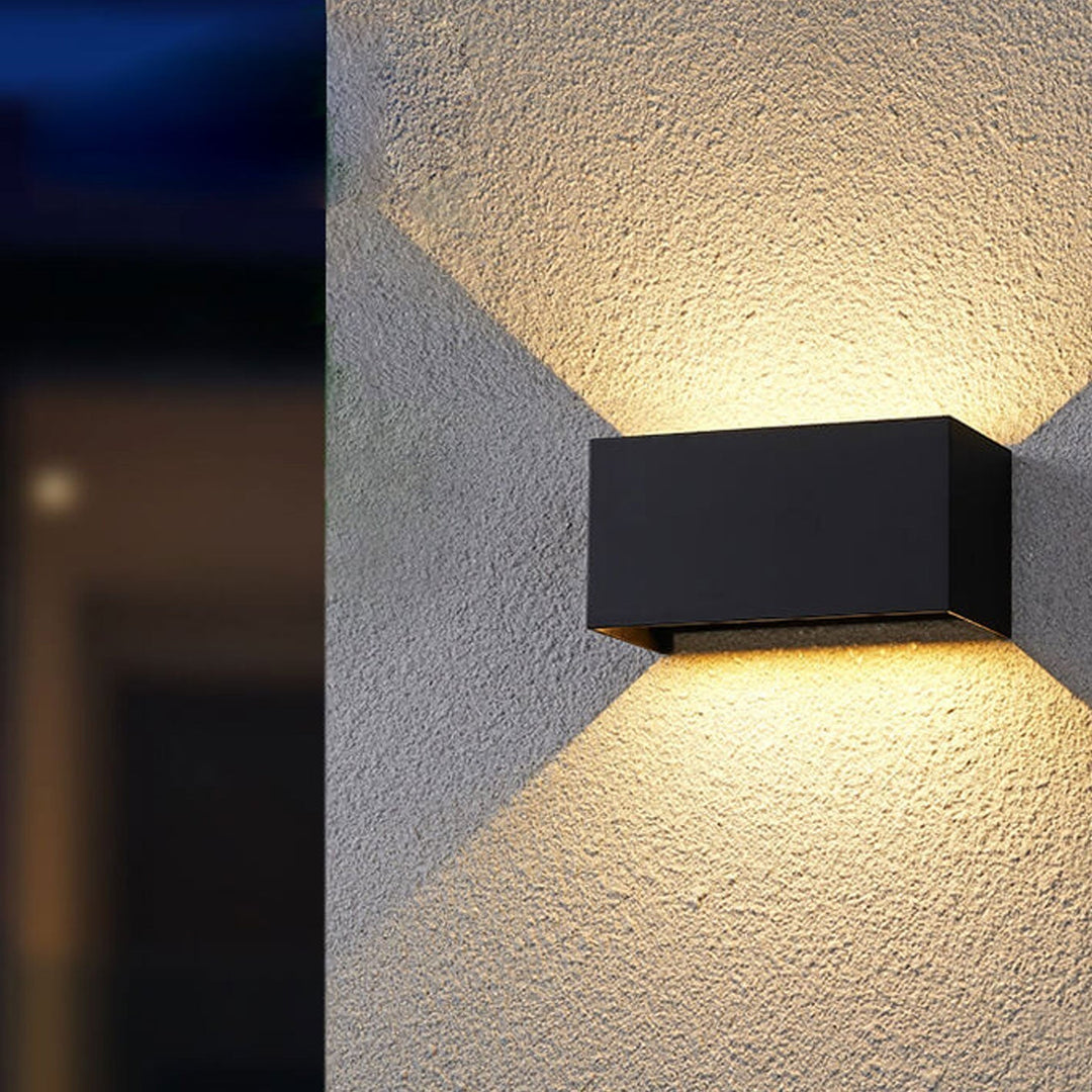Nowoczesna wodoodporna prostokątna lampa LED na ścianę do użytku zewnętrznego z oświetleniem górnym i dolnym