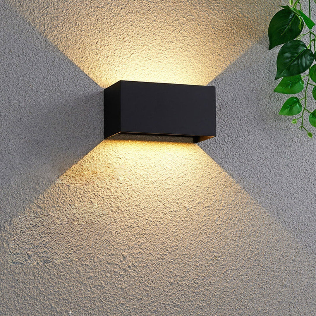 Nowoczesna wodoodporna prostokątna lampa LED na ścianę do użytku zewnętrznego z oświetleniem górnym i dolnym