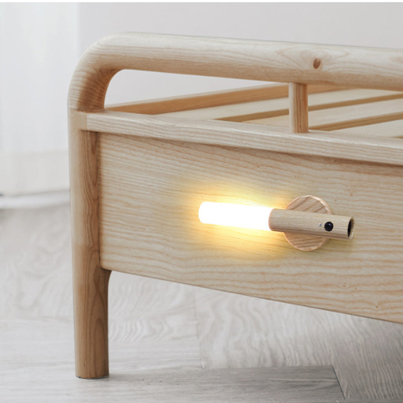 Lampka nocna z czujnikami