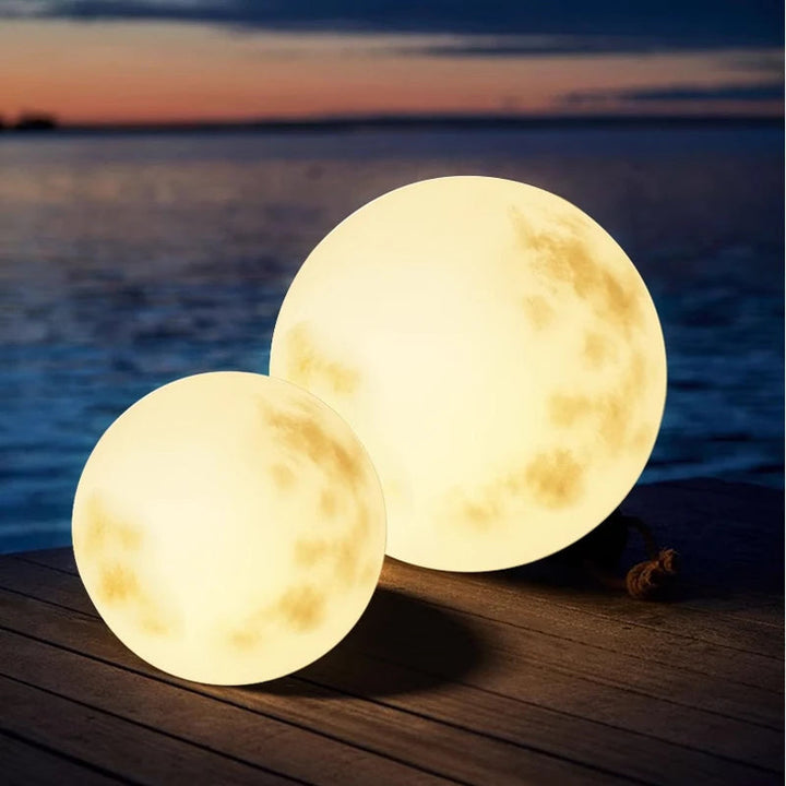 Lampa ogrodowa w kształcie księżyca