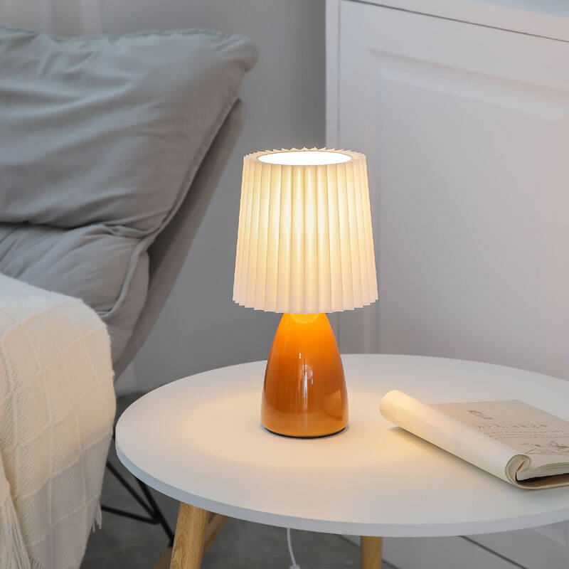 Skandynawska Retro Lampa Stołowa z Faldowanym Kloszem i Szklaną Bazą