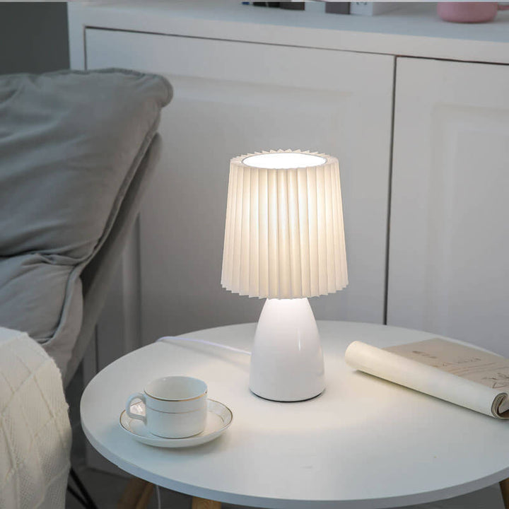 Skandynawska Retro Lampa Stołowa z Faldowanym Kloszem i Szklaną Bazą