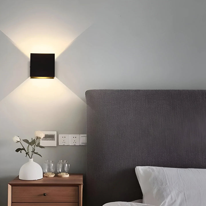 LumiCube – Minimalistyczna Lampa Ścienna w Kształcie Sześcianu