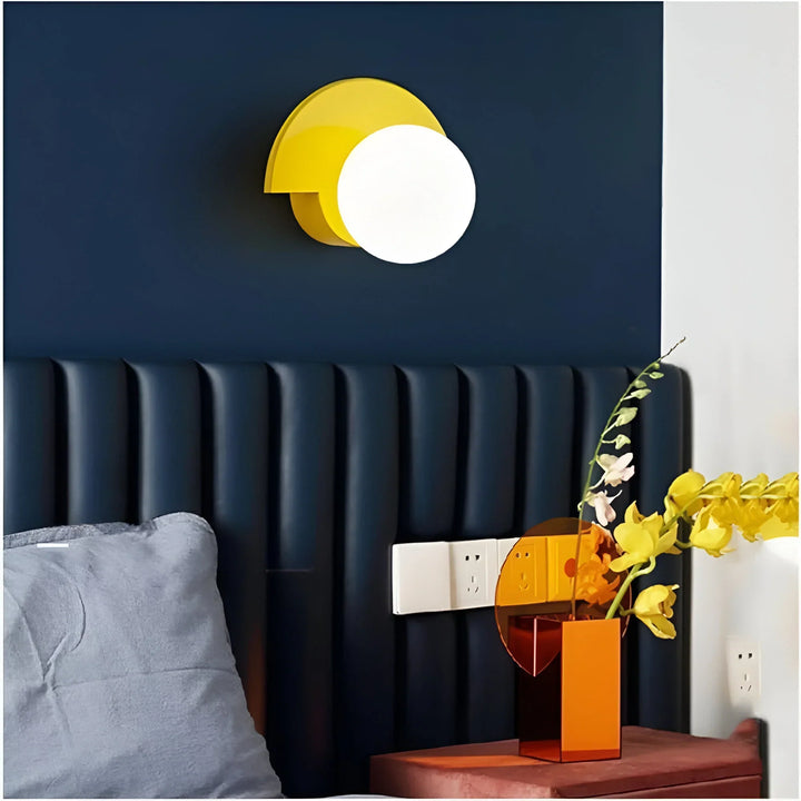 LumiGlow – Nowoczesna Lampa Ścienna w Kształcie Półokręgu