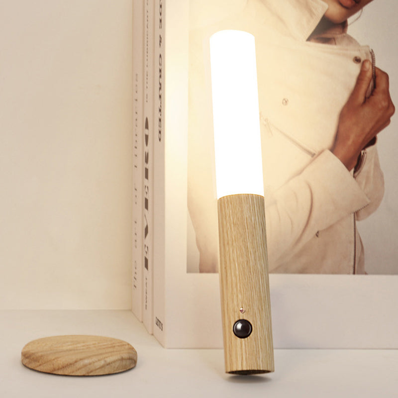 Lampka nocna z czujnikami