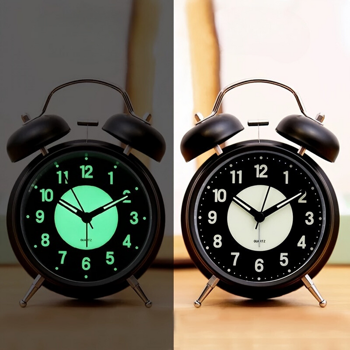 LuminousTime - Elegancki Metalowy Zegar Alarmowy z Delikatnym Oświetleniem na Spokojne Poranki i Noce