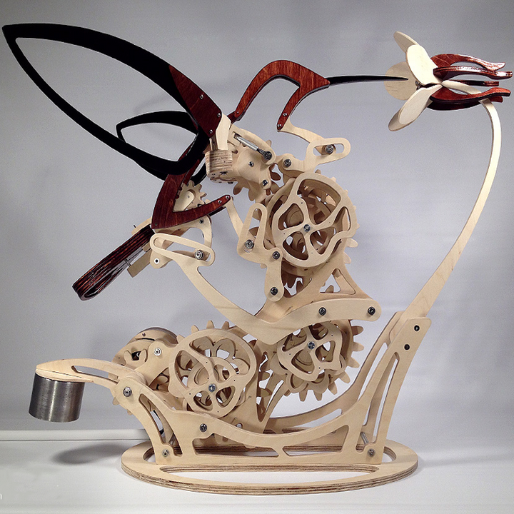 Rzeźba Kinetic Hummingbird z Drewna