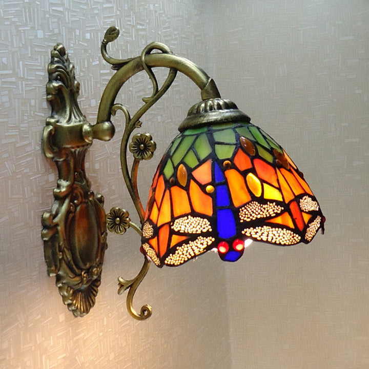 Ręcznie cięta szklana lampa ścienna ważka w stylu Tiffany, 1 światło, montowana na ścianie z rzeźbioną tylną płytą