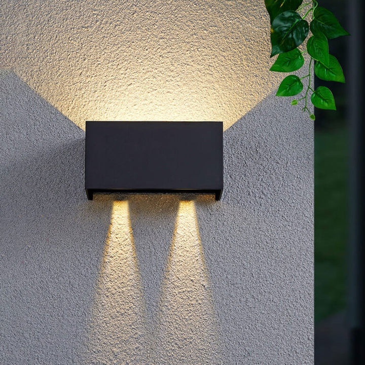Nowoczesna wodoodporna prostokątna lampa LED na ścianę do użytku zewnętrznego z oświetleniem górnym i dolnym