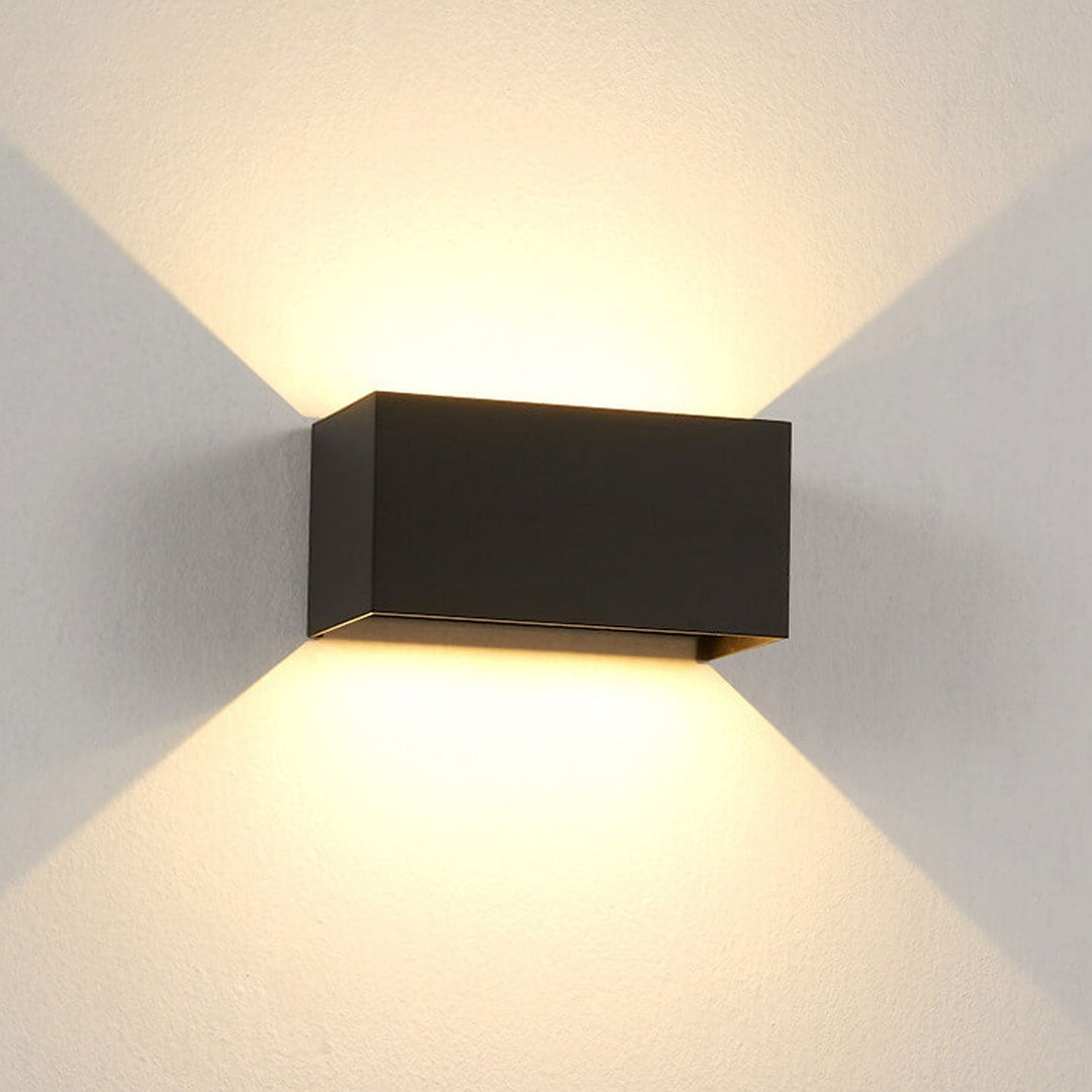 Nowoczesna wodoodporna prostokątna lampa LED na ścianę do użytku zewnętrznego z oświetleniem górnym i dolnym