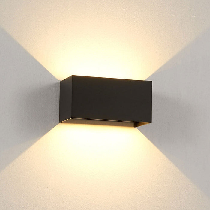 Nowoczesna wodoodporna prostokątna lampa LED na ścianę do użytku zewnętrznego z oświetleniem górnym i dolnym