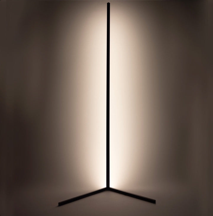 Lampa podłogowa narożna