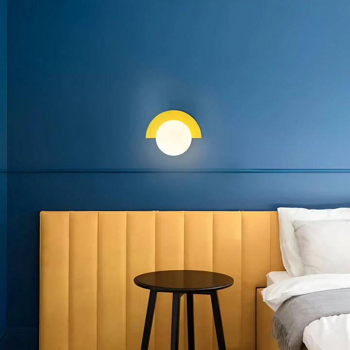 LumiGlow – Nowoczesna Lampa Ścienna w Kształcie Półokręgu