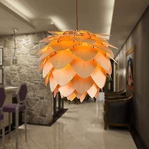 Ręcznie wykonana lampa wisząca z drewnianym szyszką