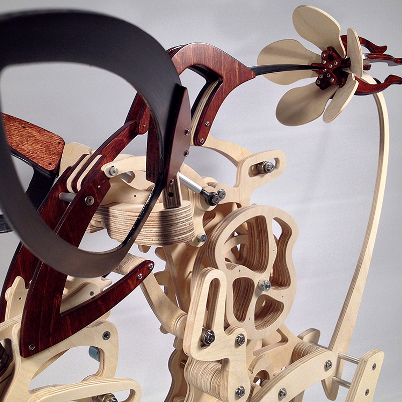 Rzeźba Kinetic Hummingbird z Drewna