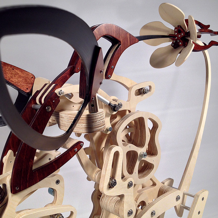 Rzeźba Kinetic Hummingbird z Drewna