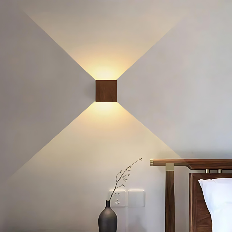 NordiLume | Skandynawska kwadratowa drewniana lampa ścienna