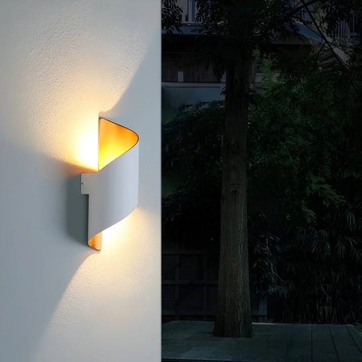 LumiTwist – Nowoczesna Skręcona Lampa Ścienna LED