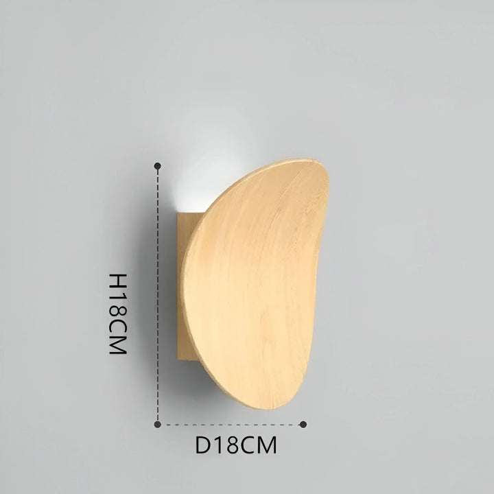 WoodLume – Krzywa Drewniana Lampa Ścienna