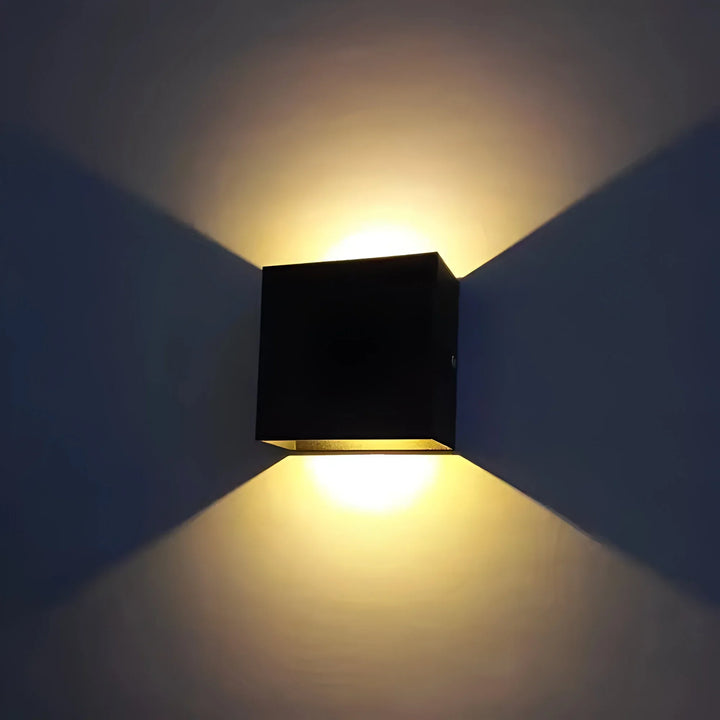 LumiCube – Minimalistyczna Lampa Ścienna w Kształcie Sześcianu