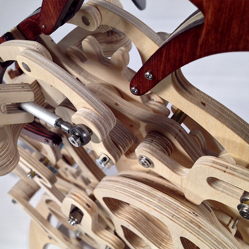 Rzeźba Kinetic Hummingbird z Drewna