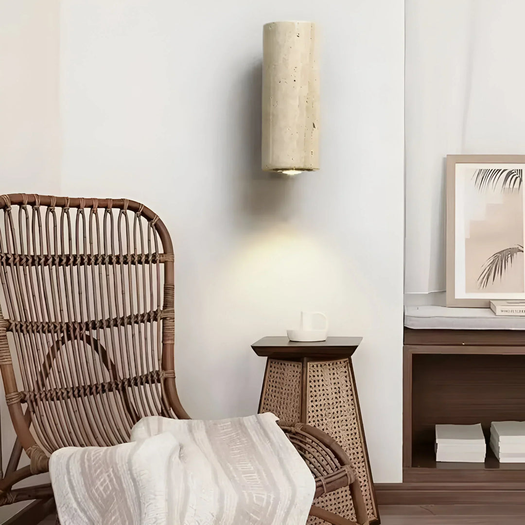 StoneLuxe – Naturalna Lampa Ścienna z Trawertynu