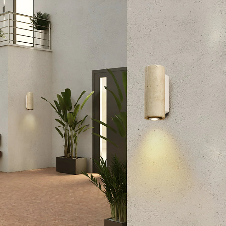 StoneLuxe – Naturalna Lampa Ścienna z Trawertynu