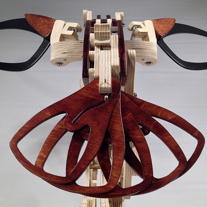 Rzeźba Kinetic Hummingbird z Drewna