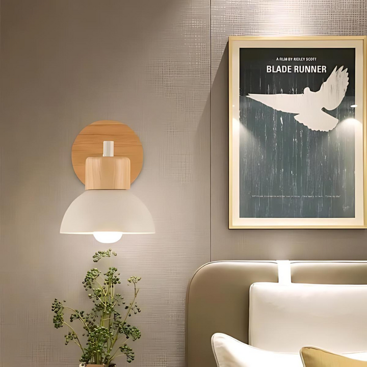 Stylowa lampa ścienna z drewna do harmonijnego domu