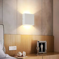LumiCube – Minimalistyczna Lampa Ścienna w Kształcie Sześcianu