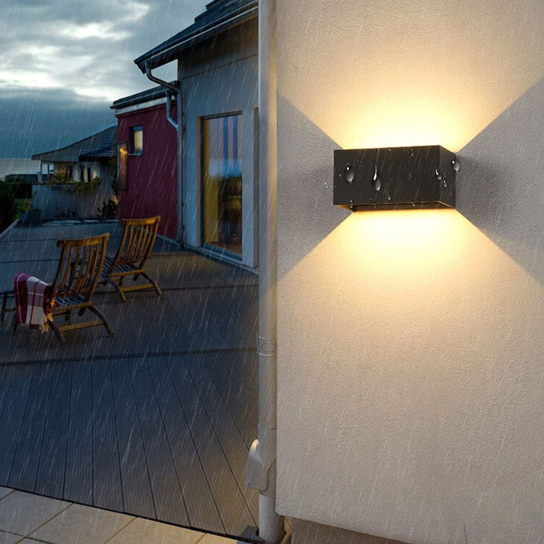 Nowoczesna wodoodporna prostokątna lampa LED na ścianę do użytku zewnętrznego z oświetleniem górnym i dolnym