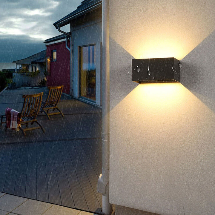 Nowoczesna wodoodporna prostokątna lampa LED na ścianę do użytku zewnętrznego z oświetleniem górnym i dolnym