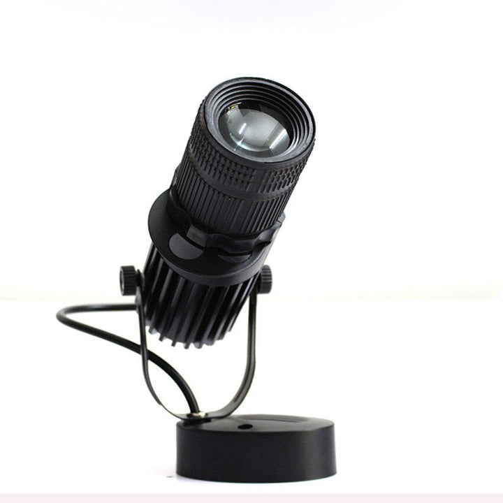 Regulowane reflektory LED - skup światła na tle
