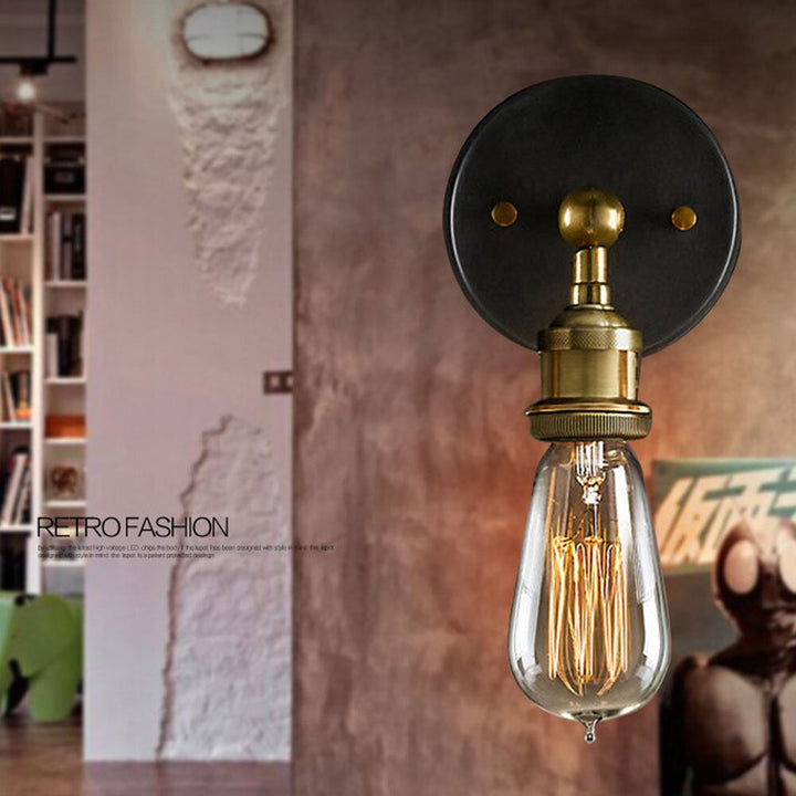 Nowoczesna Lampa Ścienna z Mosiądzu w Stylu Wiejskim