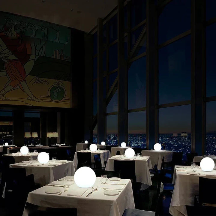 Lampa Globe na Zewnątrz - Bezprzewodowa, Odporna na Warunki Atmosferyczne, Lampa LED w 16 kolorach