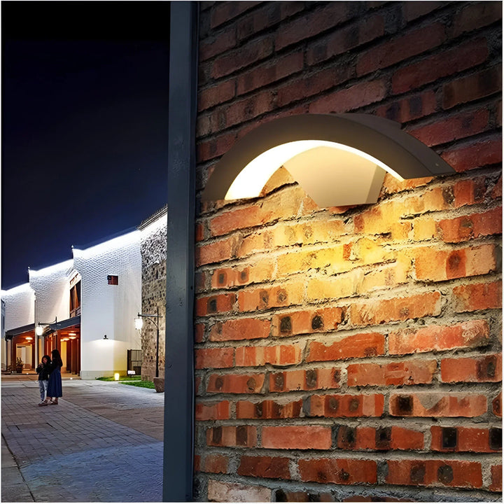 LumiGuard – Zewnętrzna Lampa Ścienna z Czujnikiem Ruchu