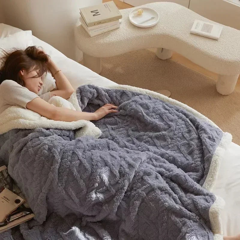 Gruba Zimowa Kołdra z Wełny Jagnięcej - WarmWool