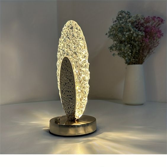 Nowoczesna i Luksusowa Lampa Stołowa w Kształcie Pawia - CrystalGlow